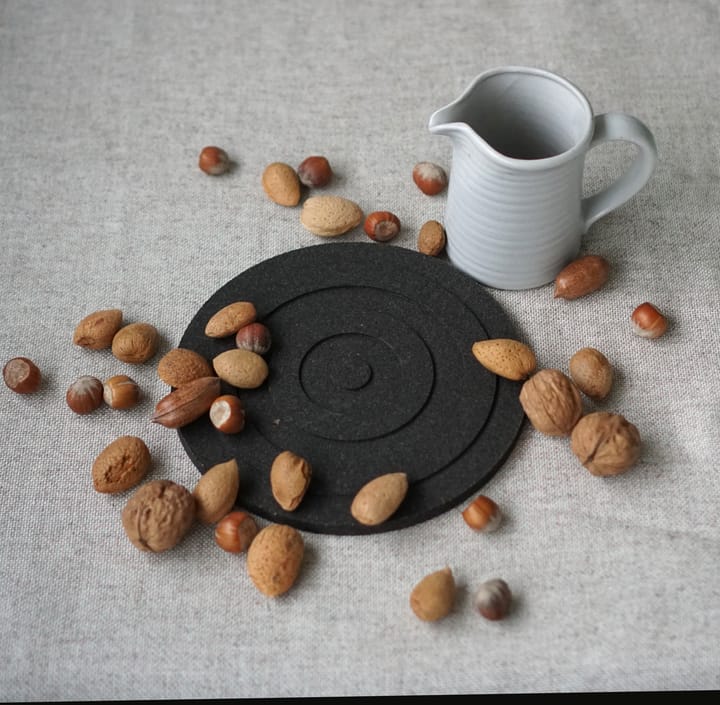 Circle round trivet Ø20 cm - Black - Born In Sweden