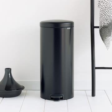 New Icon 脚踏式桶 30 liter - matt 黑色 (黑色) - Brabantia