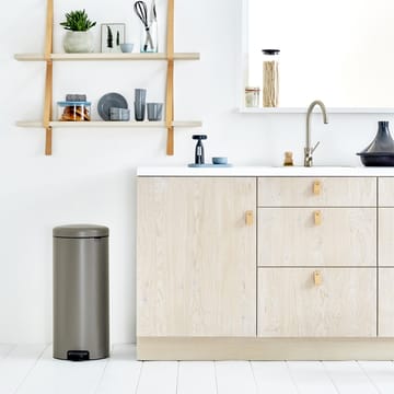 New Icon 脚踏式桶 30 liter - platinum - Brabantia