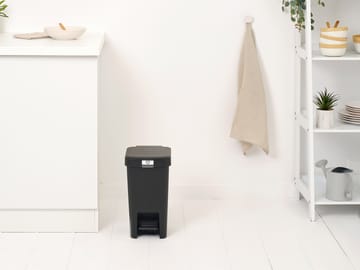 StepUp 脚踏式桶 10 L - Dark grey - Brabantia