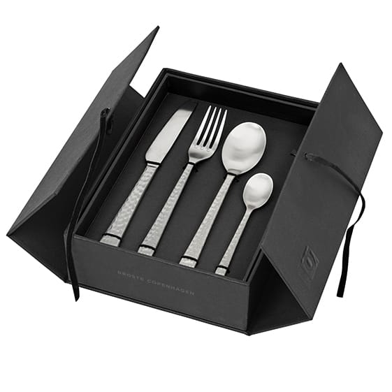 Hune 餐具 cutlery 16 pcs - Brushed satin hamme红色 - Broste Copenhagen