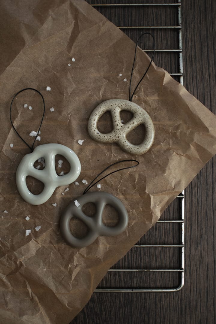 Hanging pretzel decorative 装饰品 - Dust - DBKD