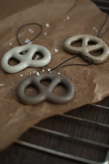 Hanging pretzel decorative 装饰品 - Dust - DBKD