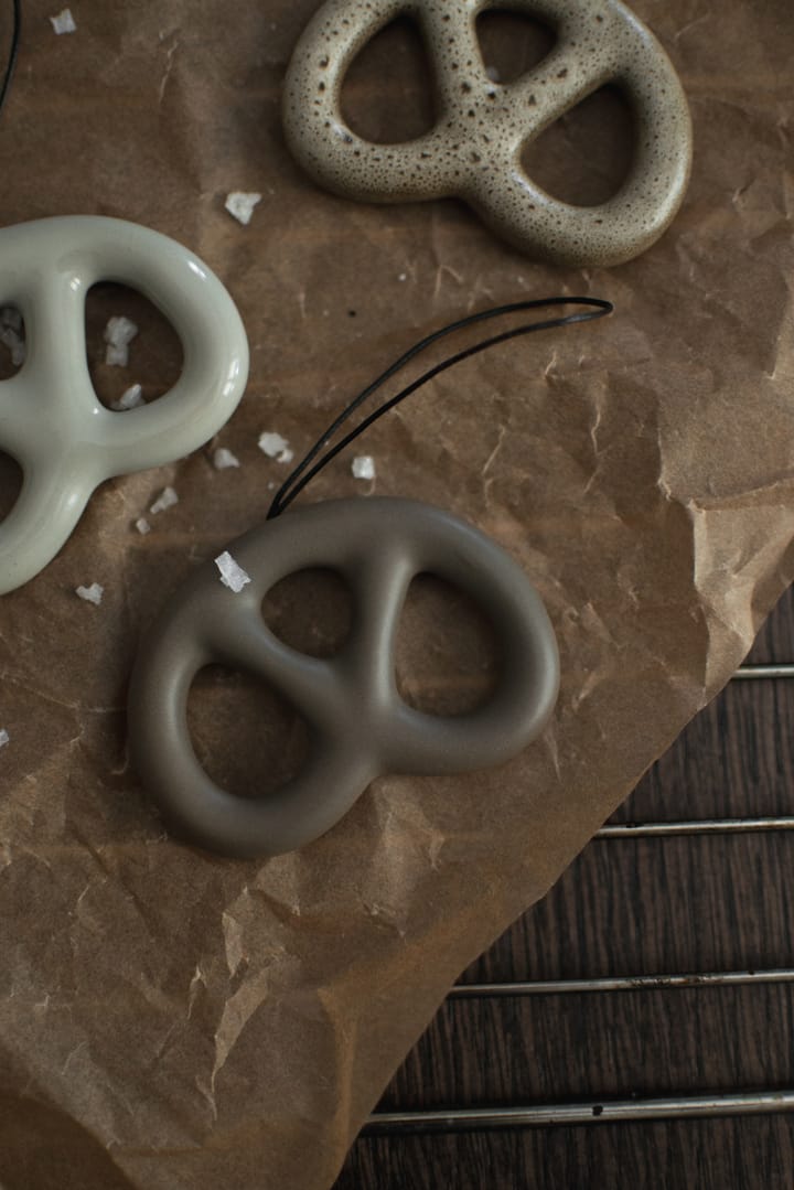 Hanging pretzel decorative 装饰品 - Dust - DBKD