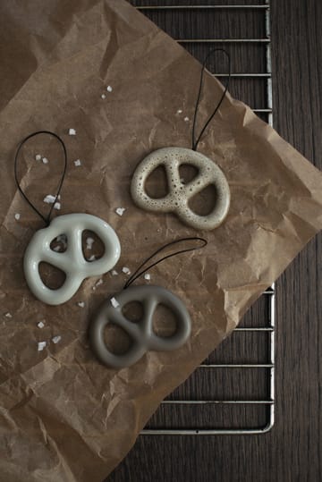 Hanging pretzel decorative 装饰品 - Shiny mole - DBKD