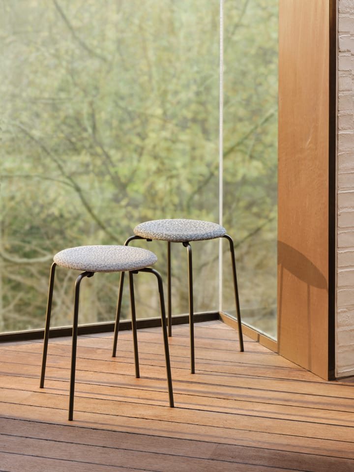 Dot stool fabric 凳子 - 白色-紫色 - Fritz Hansen