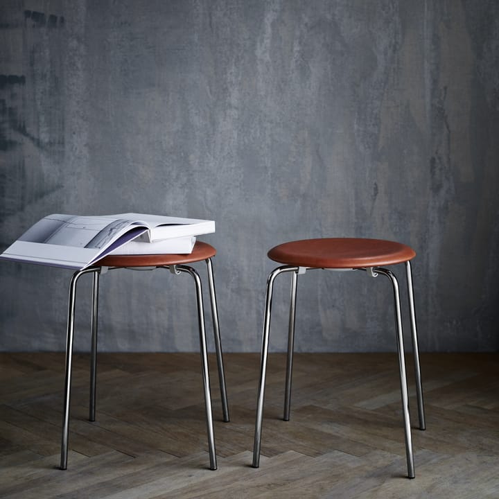 Dot stool leather 凳子 - Walnut - Fritz Hansen