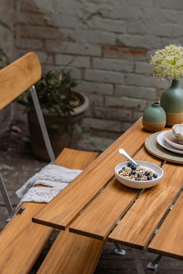 Bryggeri 桌子 - Teak-hot-dip galvanized stand - Grythyttan Stålmöbler