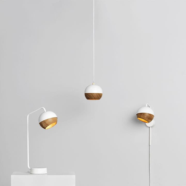 Ray wall light - 白色, oak detail on screen - Mater