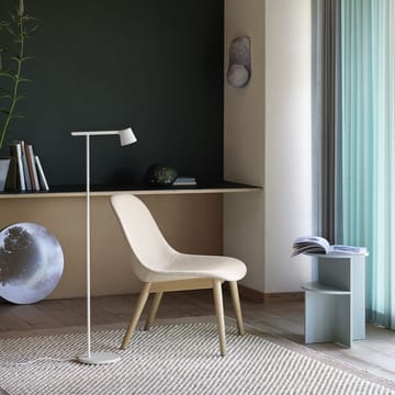 Fiber lounge 椅子 wood base - Fabric hero 211 米色, 褐色 stained 自然木色 legs - Muuto