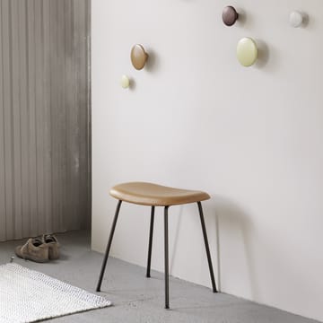 Fiber stool 凳子 - Leather 黑色, 黑色 steel stand - Muuto