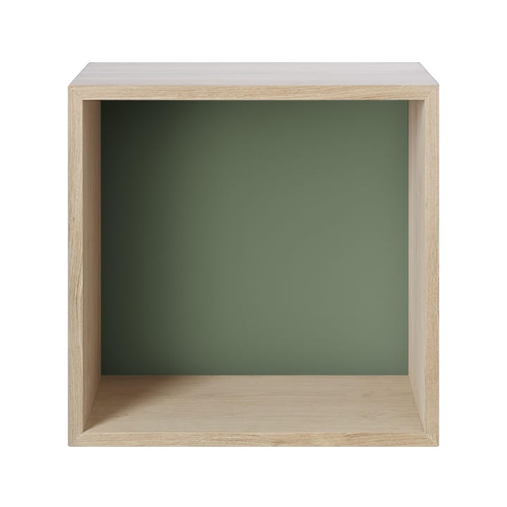 Stacked 2.0 shelving with back 盘子, medium - oak, 绿色 - Muuto