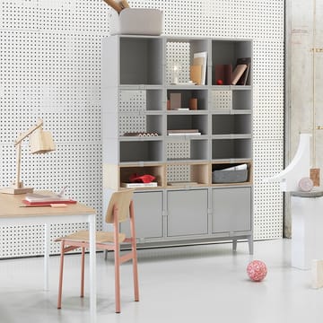 Stacked 2.0 shelving with door, medium - light 灰色 - Muuto