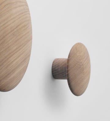 The Dots clothes hook oak - oak small - Muuto