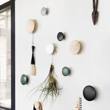 The Dots coat hooks, 五件套装 - 黑色 stained ash - Muuto