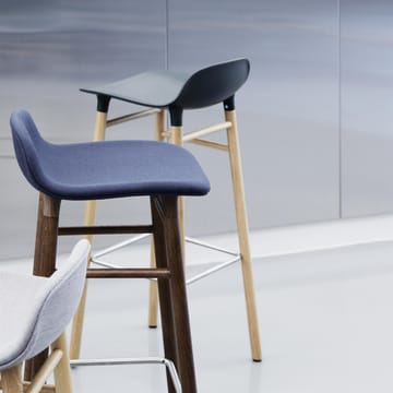 Form barstool oak legs 凳子 - 黑色 - Normann Copenhagen