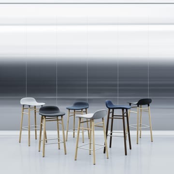 Form barstool oak legs 凳子 - 黑色 - Normann Copenhagen