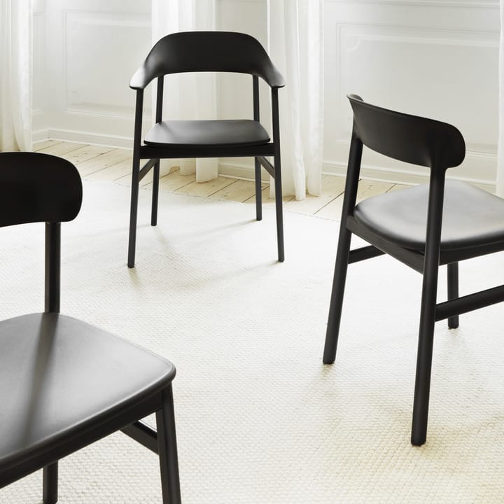 Herit 椅子 armrest black oak - 黑色 - Normann Copenhagen