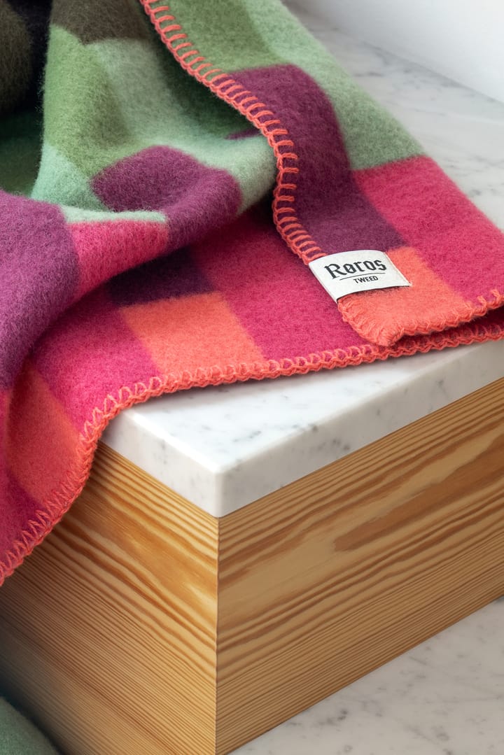 Åsmund bold  奥斯蒙德 彩色方块 羊羔毛毯子 135x200 cm  - 粉色-绿色 - Røros Tweed