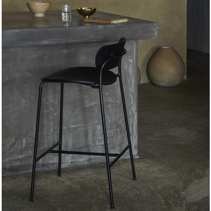 Pavilion AV7 barstool - 自然木色 黑色 lacquer, steel legs - &Tradition