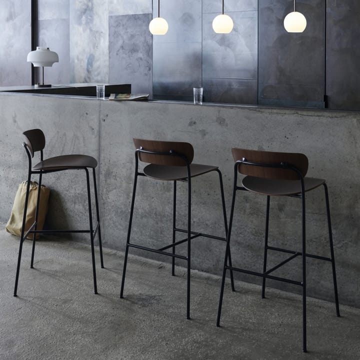 Pavilion AV9 barstool - 坚果 lacquer, steel legs - &Tradition