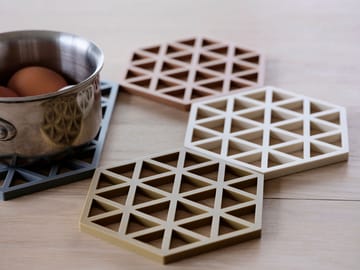 Triangle trivet - Light 红陶 - Zone Denmark