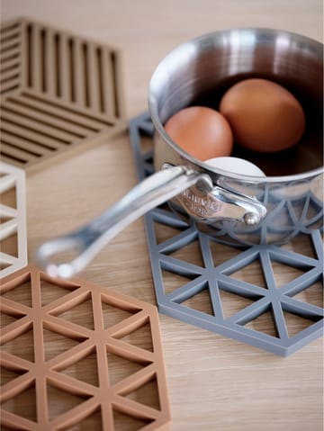 Triangle trivet - Light 红陶 - Zone Denmark