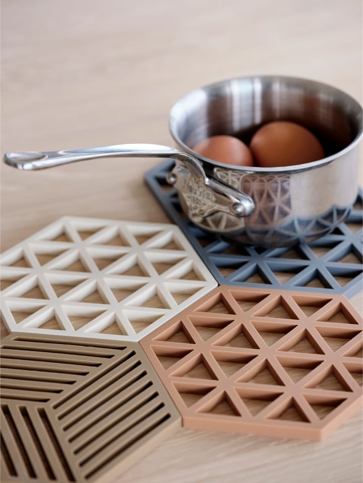 Triangle trivet - Light 红陶 - Zone Denmark